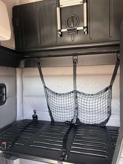 Used 2018 Freightliner Cascadia 125