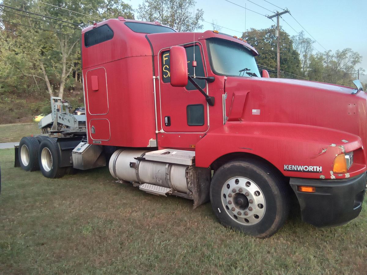 Used 2004 Kenworth T600 Sleeper