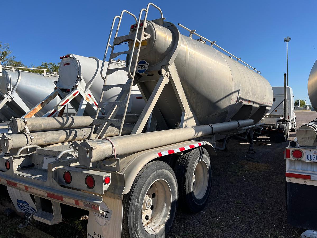 Used 2015 Tytal 1060 Pneumatic Trailer