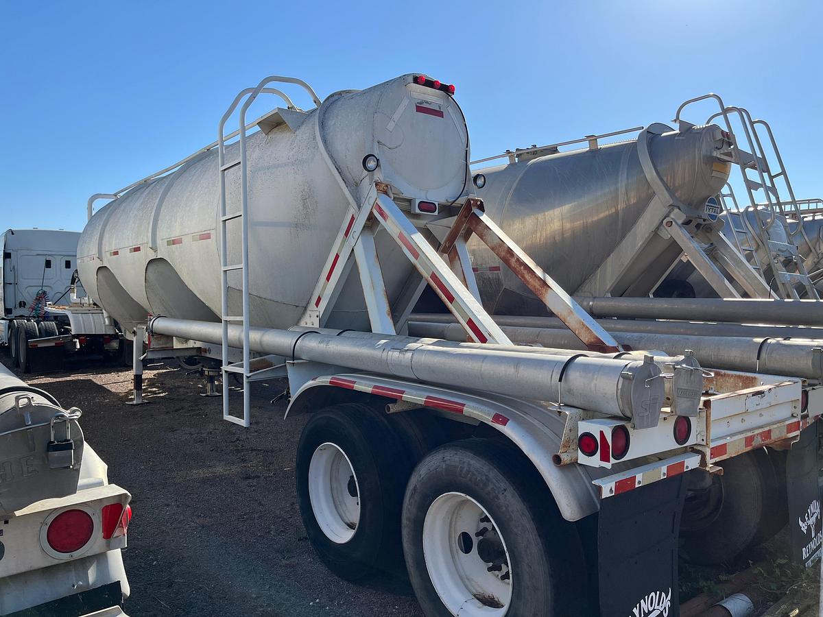 Used 1981 Heil 1040 Pneumatic Trailer