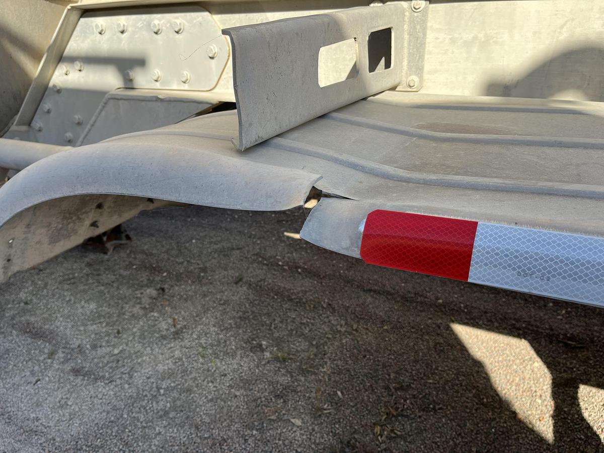 Used 2015 Tytal 1060 Pneumatic Trailer