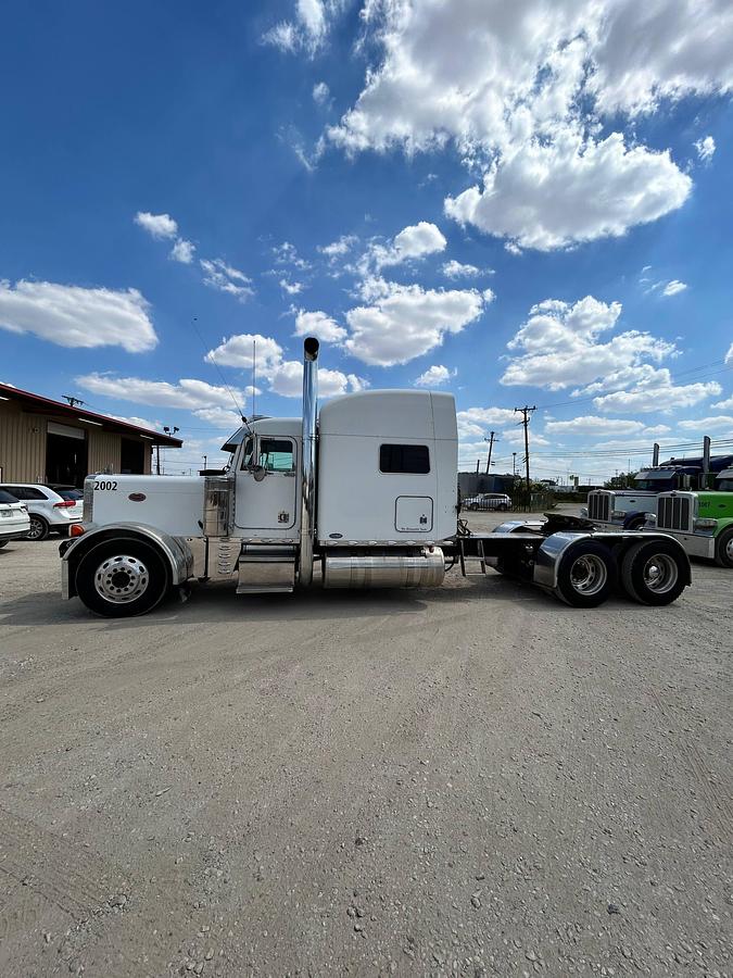 Used 2002 Peterbilt 379 Sleeper
