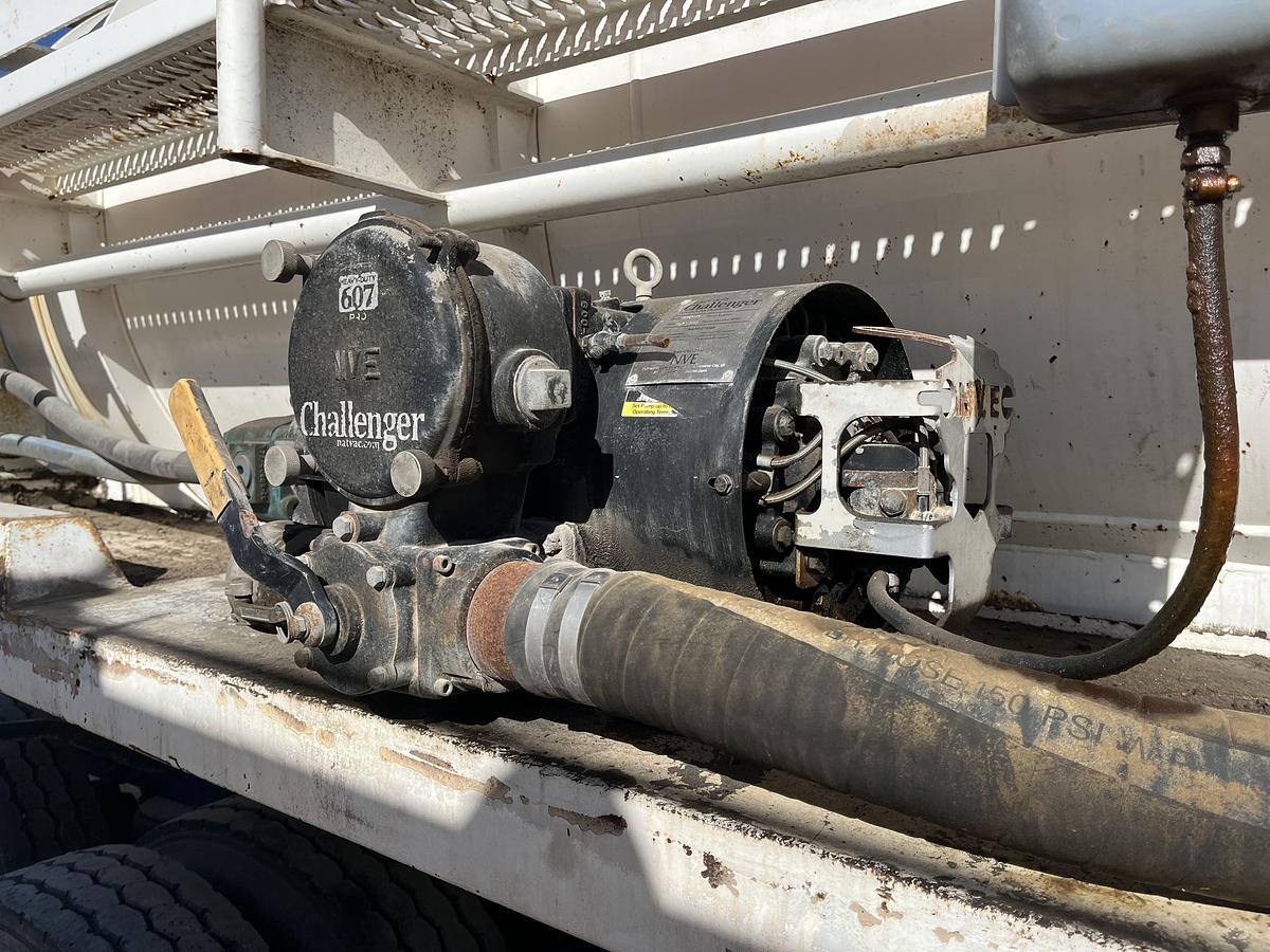 Used 2011 Dragon Vac Tank Trailers