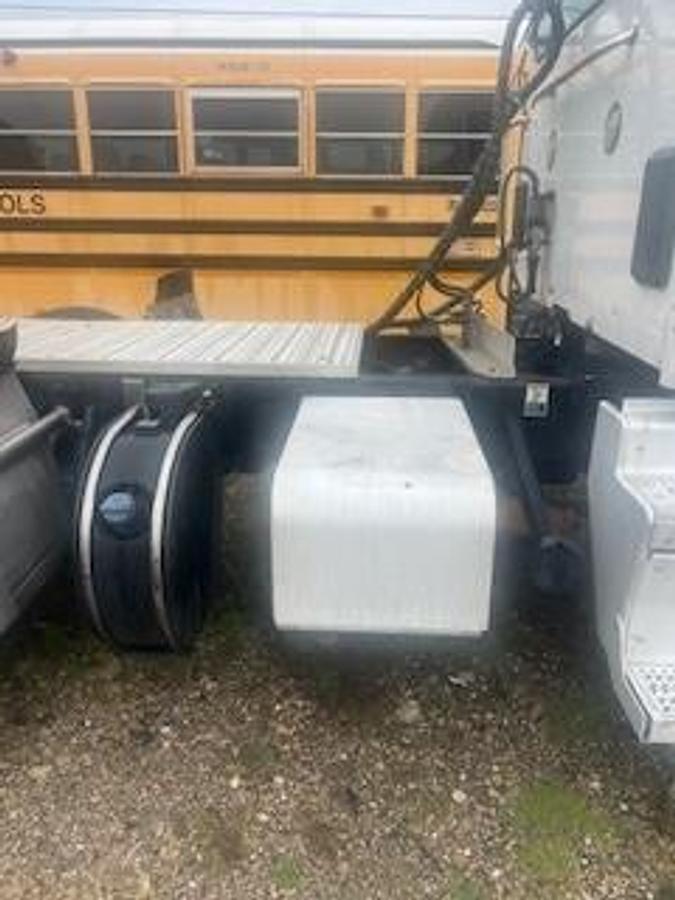 Used 2019 Peterbilt 579 Day Cab