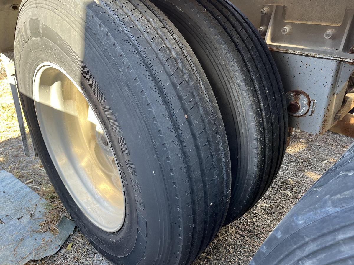 Used 2012 Heil 1040 Pneumatic Trailers