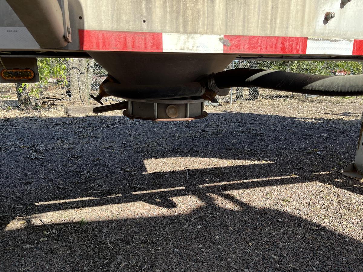 Used 2012 Heil 1040 Pneumatic Trailers