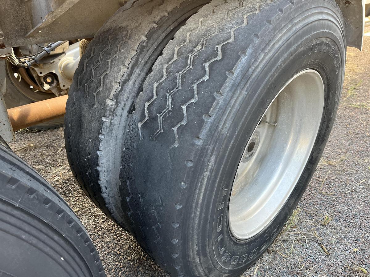 Used 2012 Heil 1040 Pneumatic Trailers