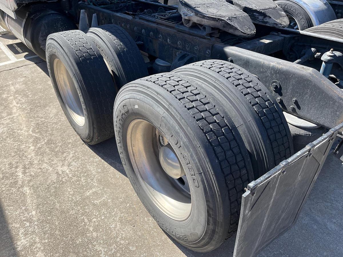 Used 2003 Peterbilt 379 Sleeper