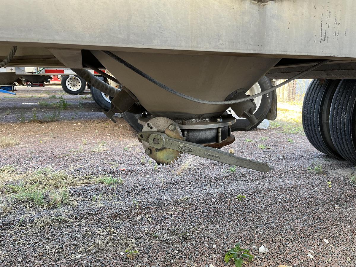 Used 2015 Tytal 1060 Pneumatic Trailer