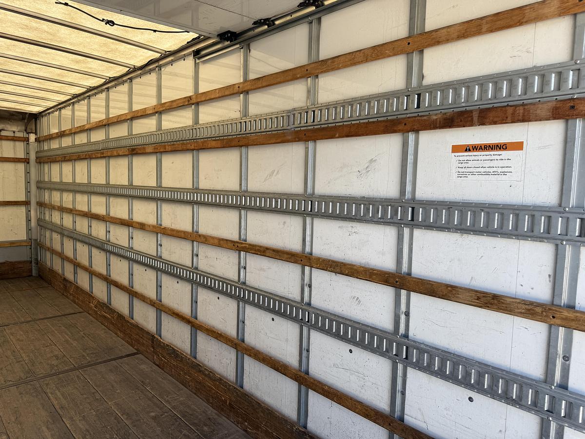 Used 2021 Freightliner 26' M2 106