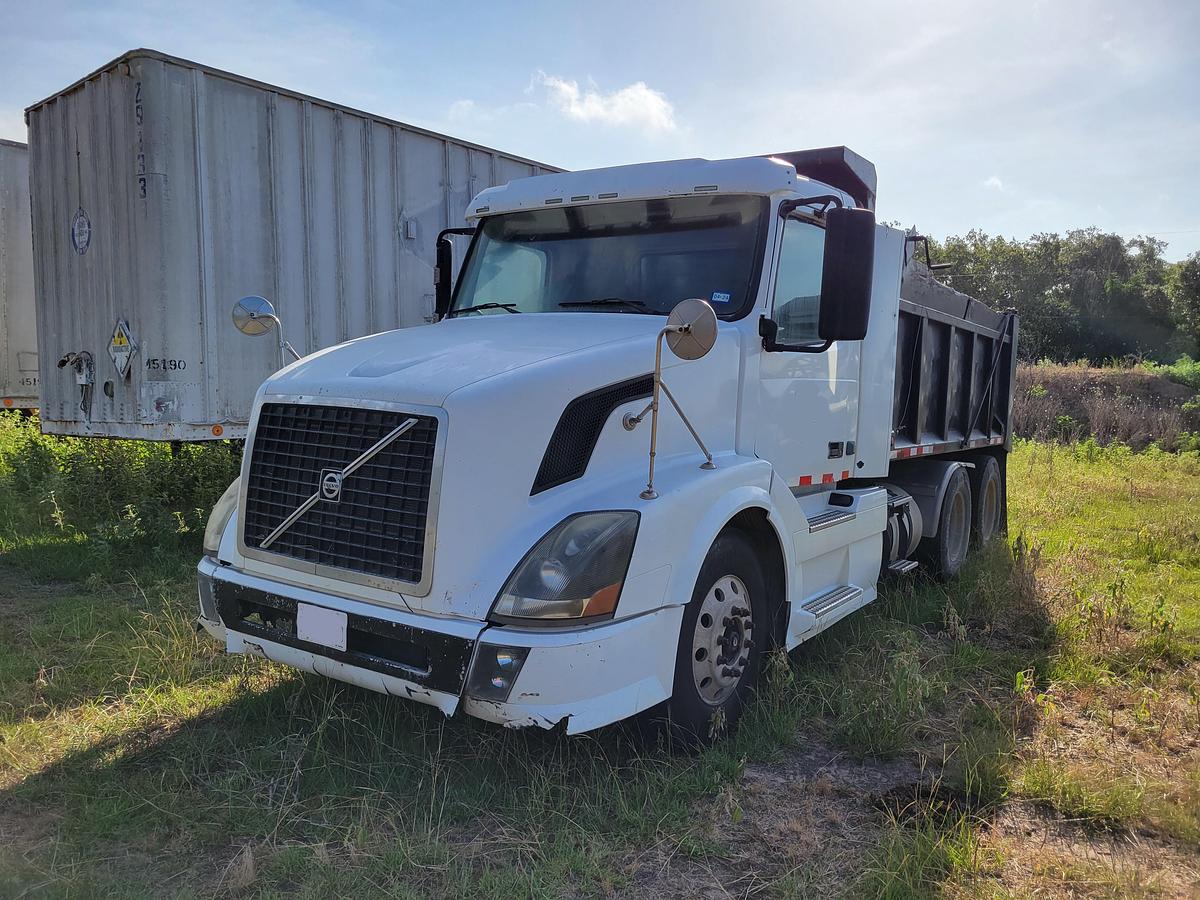 Used 2008 Volvo VNL64T300 Dump Truck