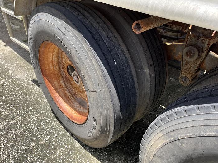 Used 1980 Heil Pneumatic Trailer