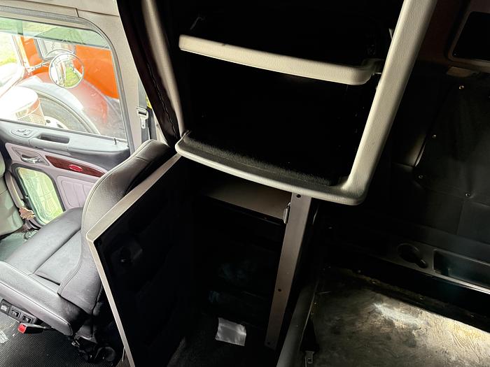 Used 2024 Peterbilt 389