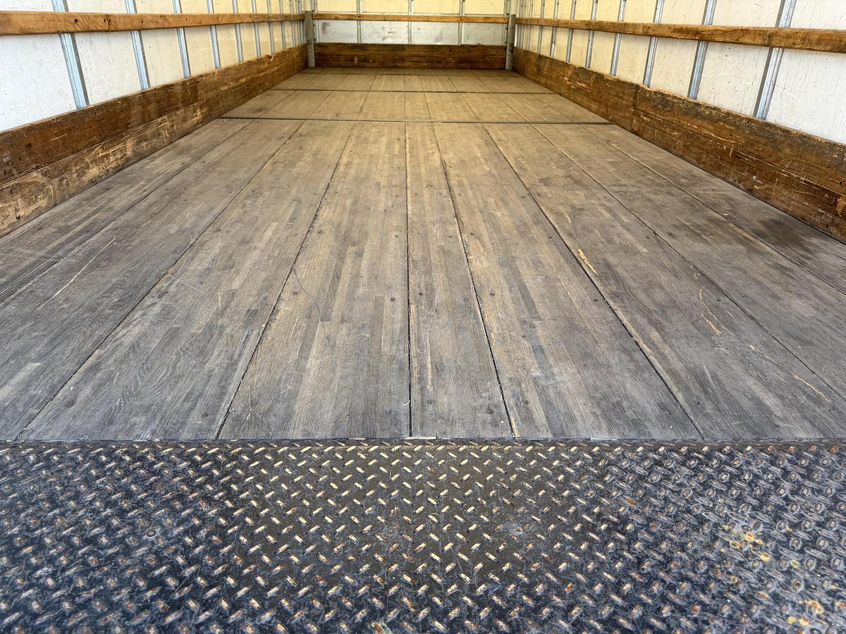 Used 2021 Freightliner 26' M2 106