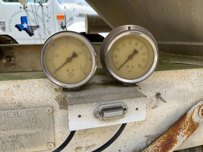 Used 1980 Heil Pneumatic Trailer