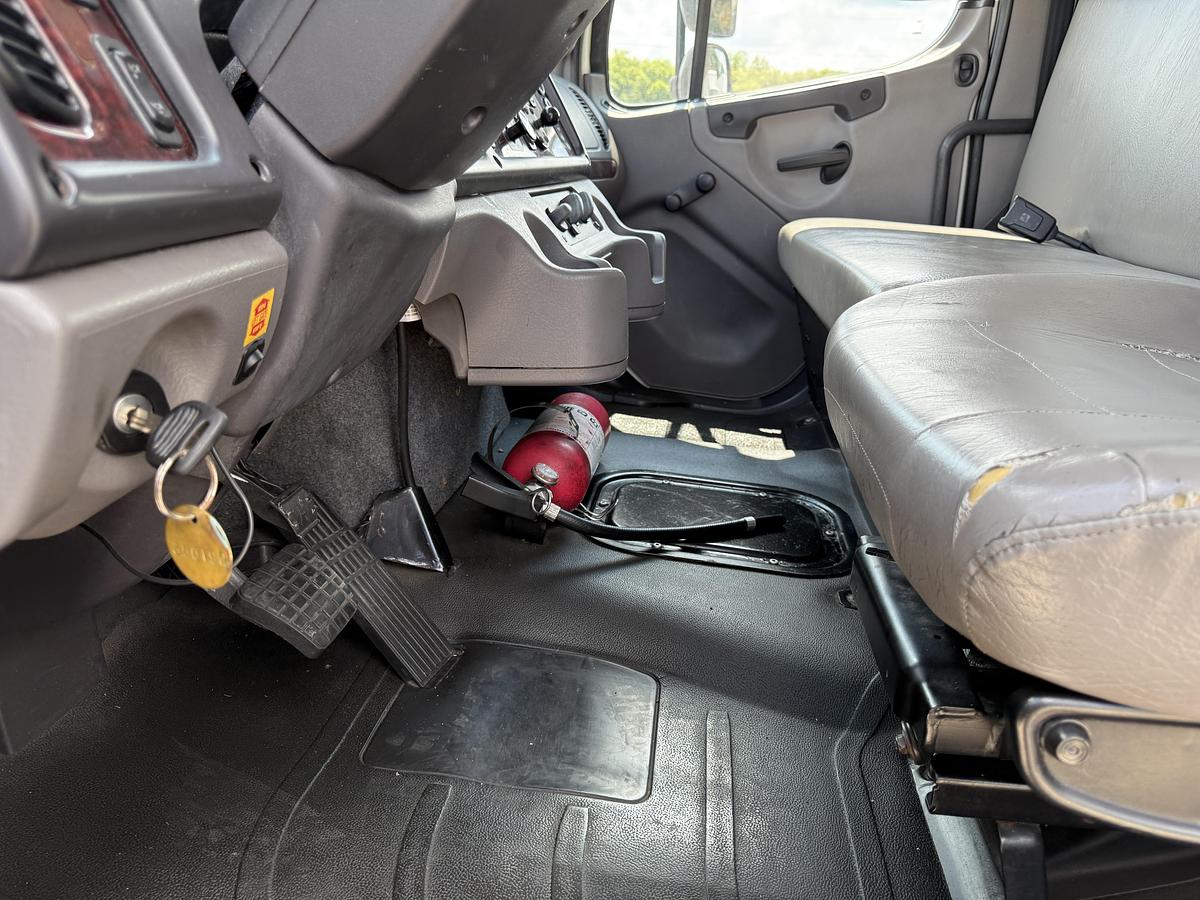 Used 2020 Freightliner M2 106