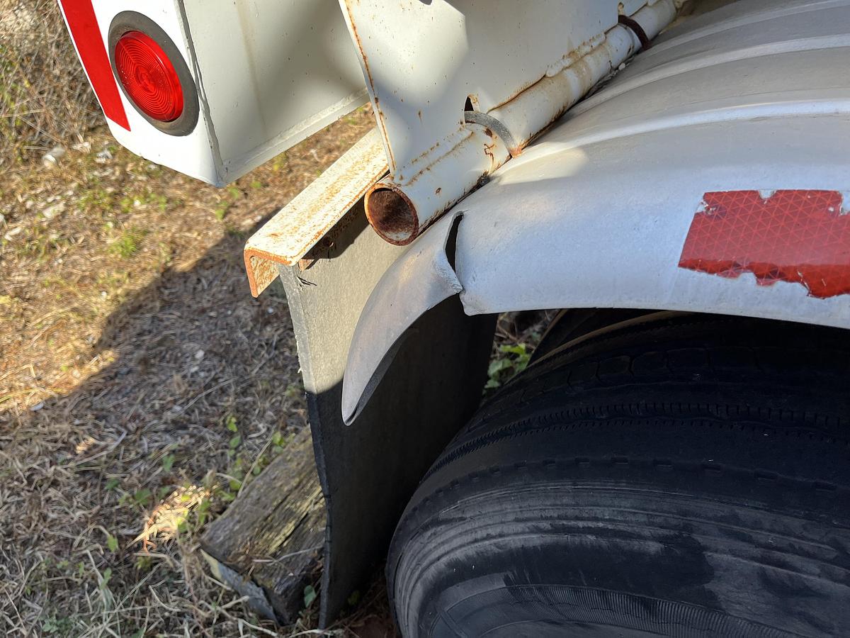 Used 1981 Heil 1040 Pneumatic Trailer