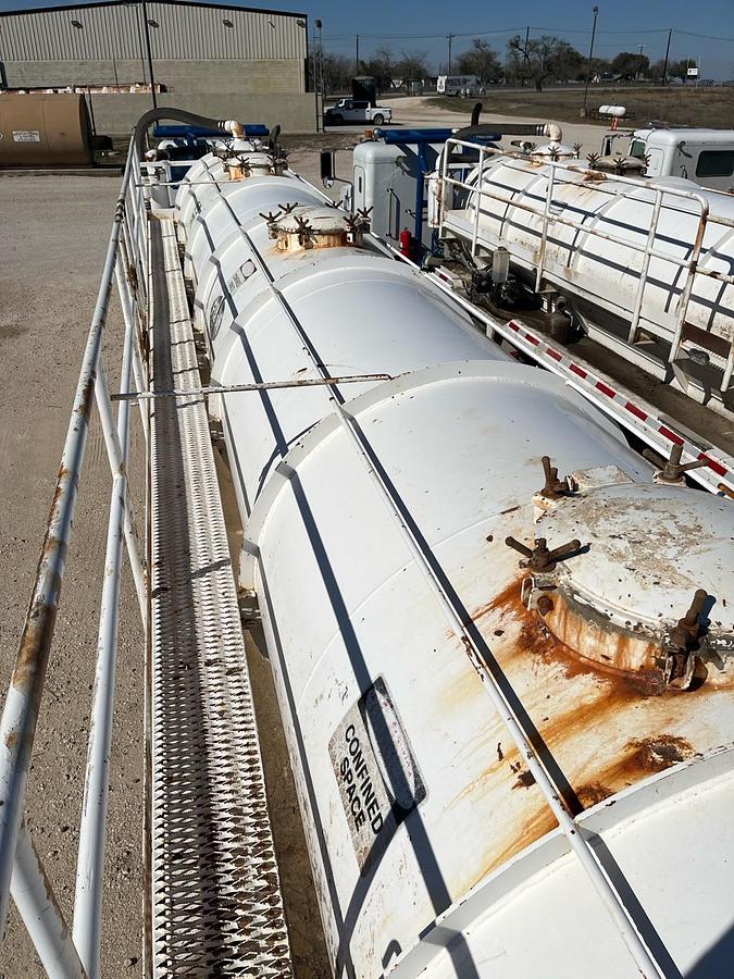 Used 2011 Dragon Vac Tank Trailers