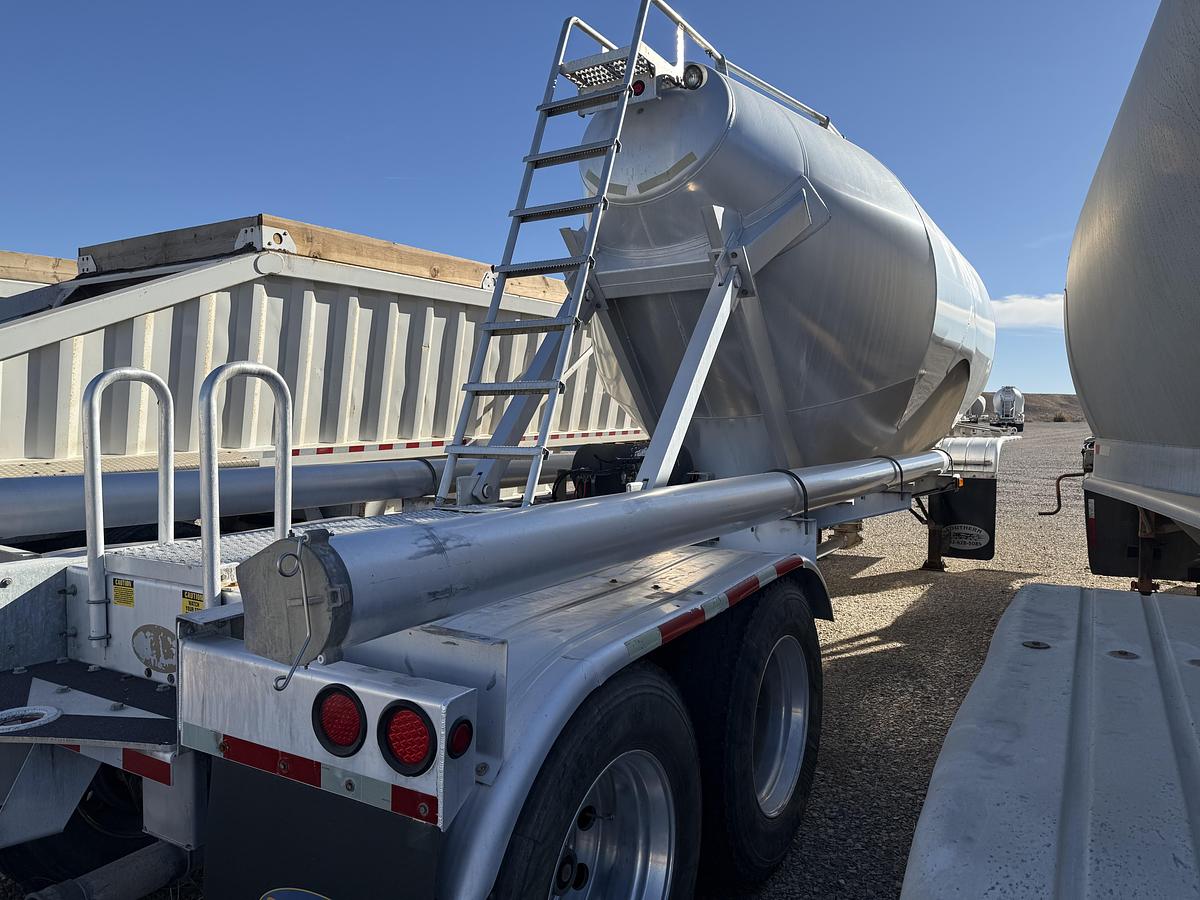 Used 2020 Southern Weld Pneumatic Trailers