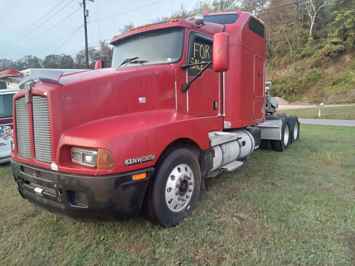 Used 2004 Kenworth T600 Sleeper