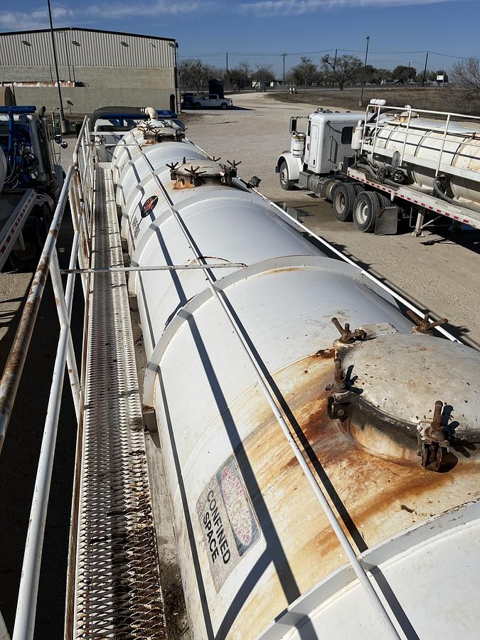 Used 2011 Dragon Vac Tank Trailers