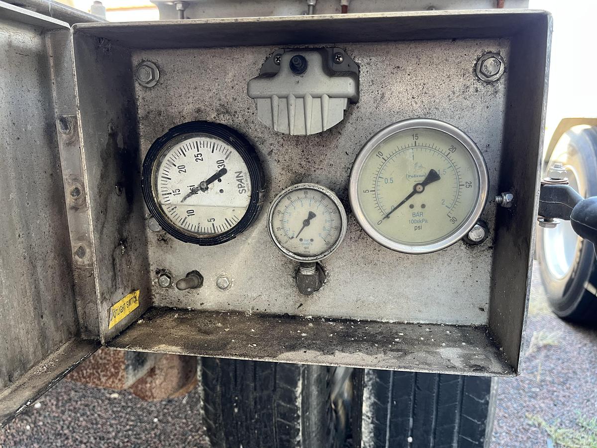 Used 2011 Polar Pneumatic Trailer