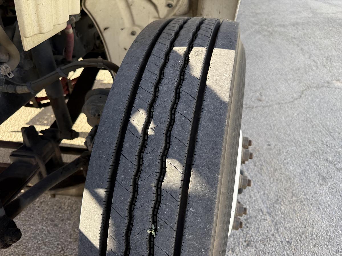 Used 2021 Freightliner 26' M2 106