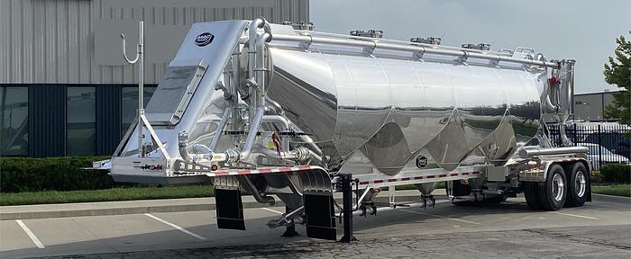 2024 Mac Vacuum Pneumatic Trailer