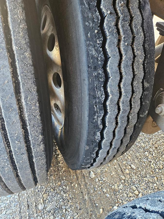 Used 2015 Heil Pneumatic Trailer