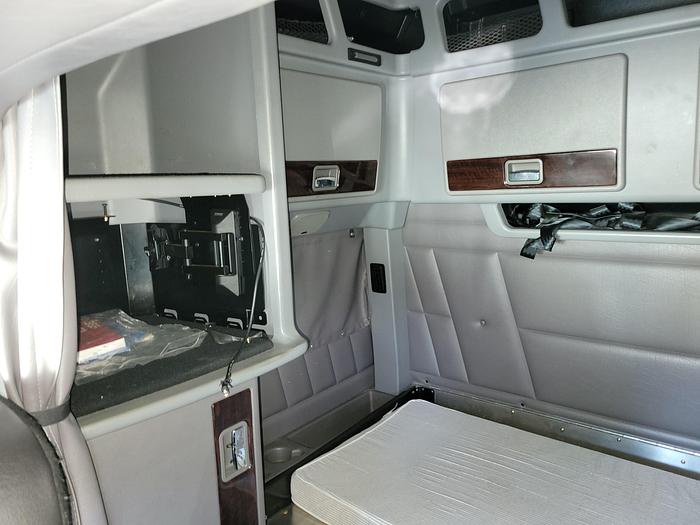 Used 2023 Peterbilt 389