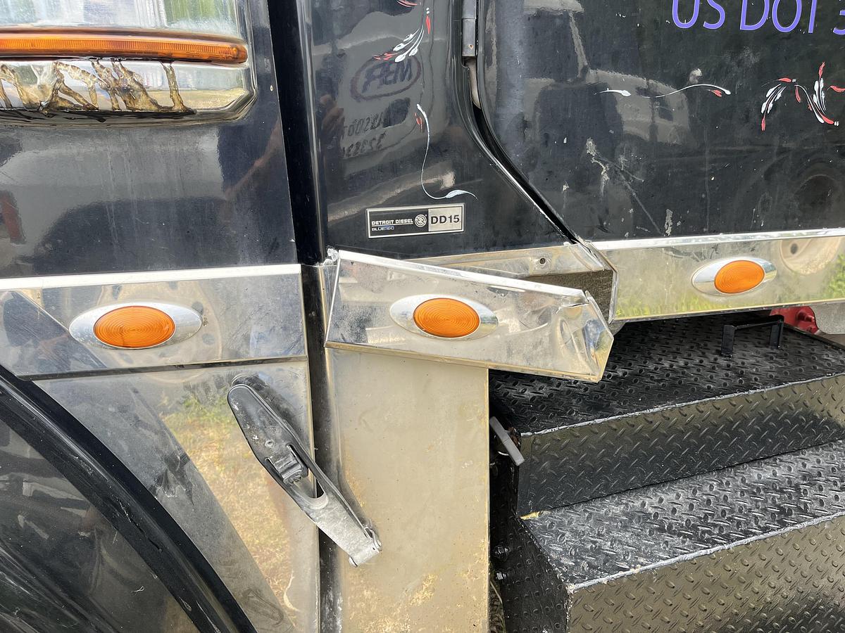 Used 2011 Freightliner Coronado 122SD Day Cab