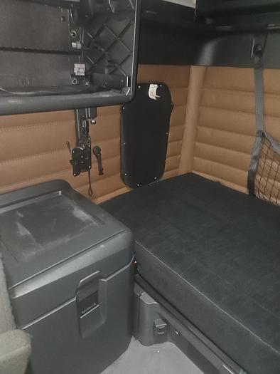 Used 2024 Freightliner Cascadia PT126 Sleeper