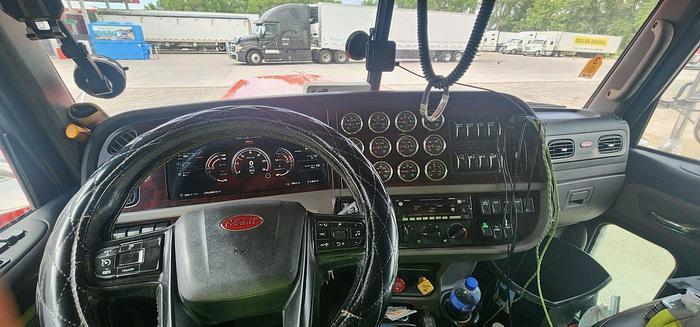 Used 2022 Peterbilt 389 Sleeper