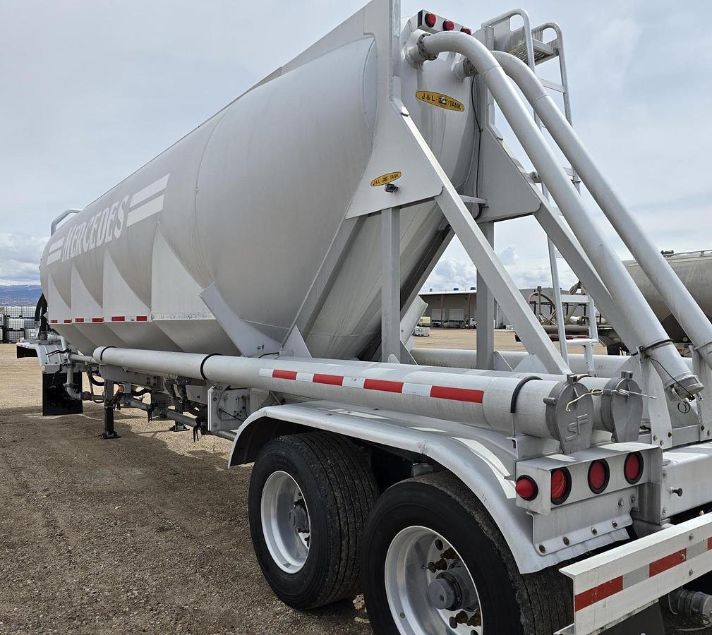 Used 2004 J & L 1636 cu.ft.