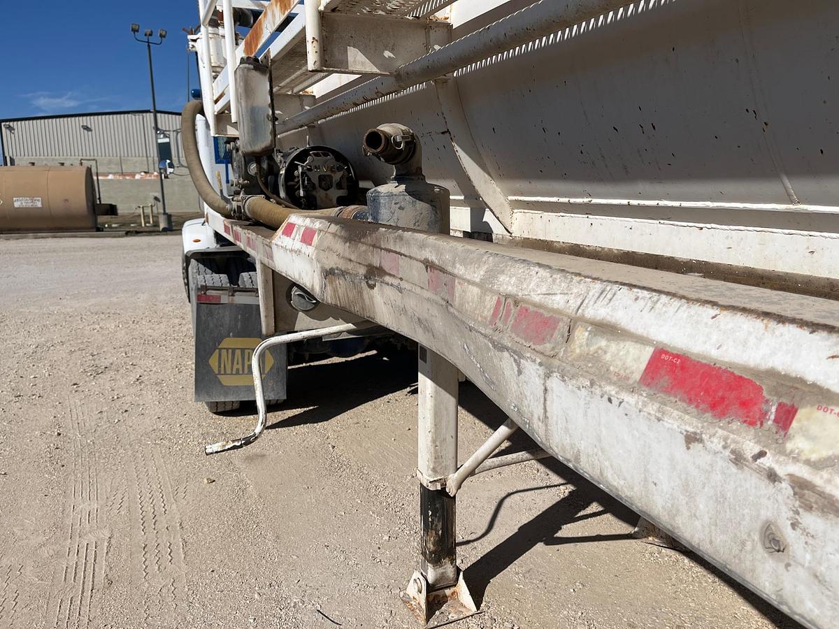 Used 2011 Dragon Vac Tank Trailers