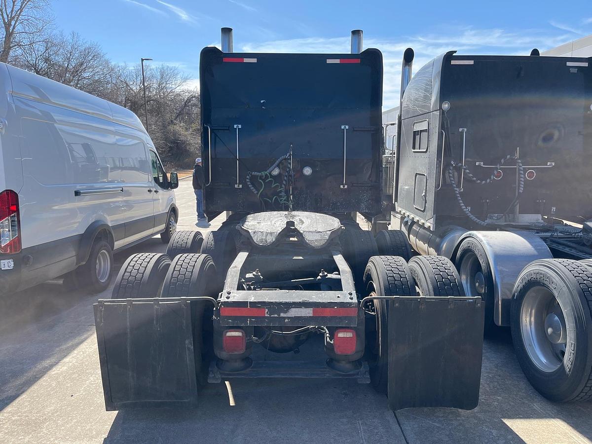 Used 2003 Peterbilt 379 Sleeper