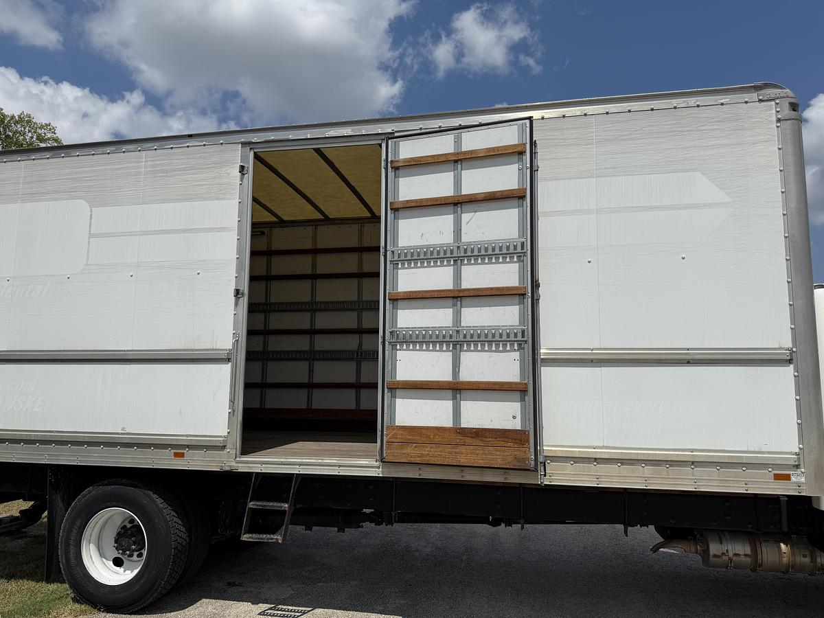 Used 2020 Freightliner M2 106