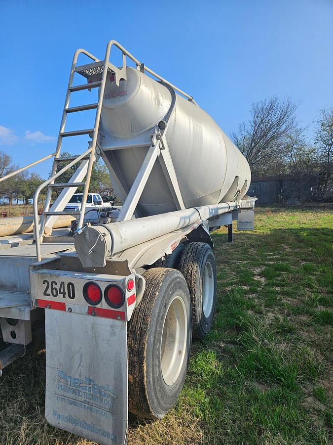 Used 2015 Vantage Pneumatic Trailer