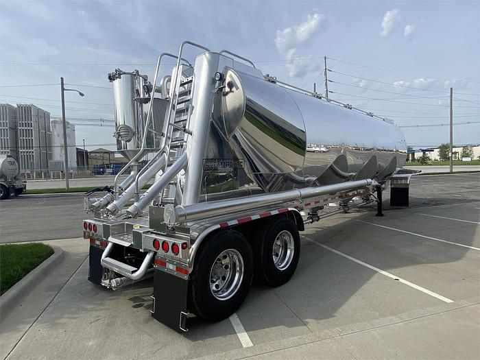 2024 Mac Vacuum Pneumatic Trailer