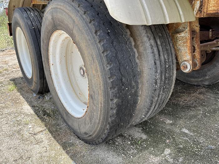 Used 1980 Heil Pneumatic Trailer