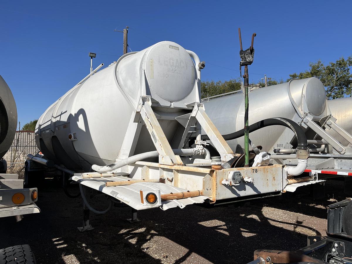 Used 1981 Heil 1040 Pneumatic Trailer