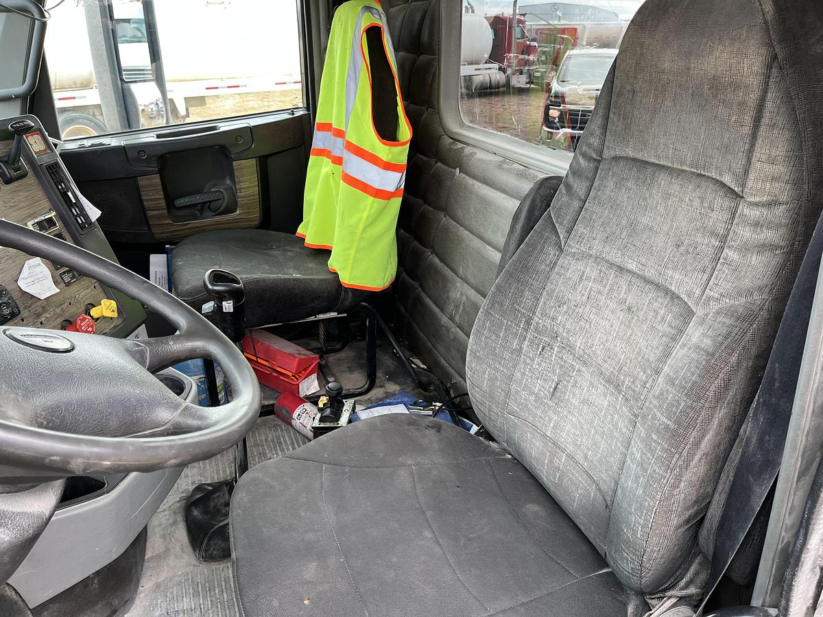 Used 2011 Freightliner Coronado 122SD Day Cab