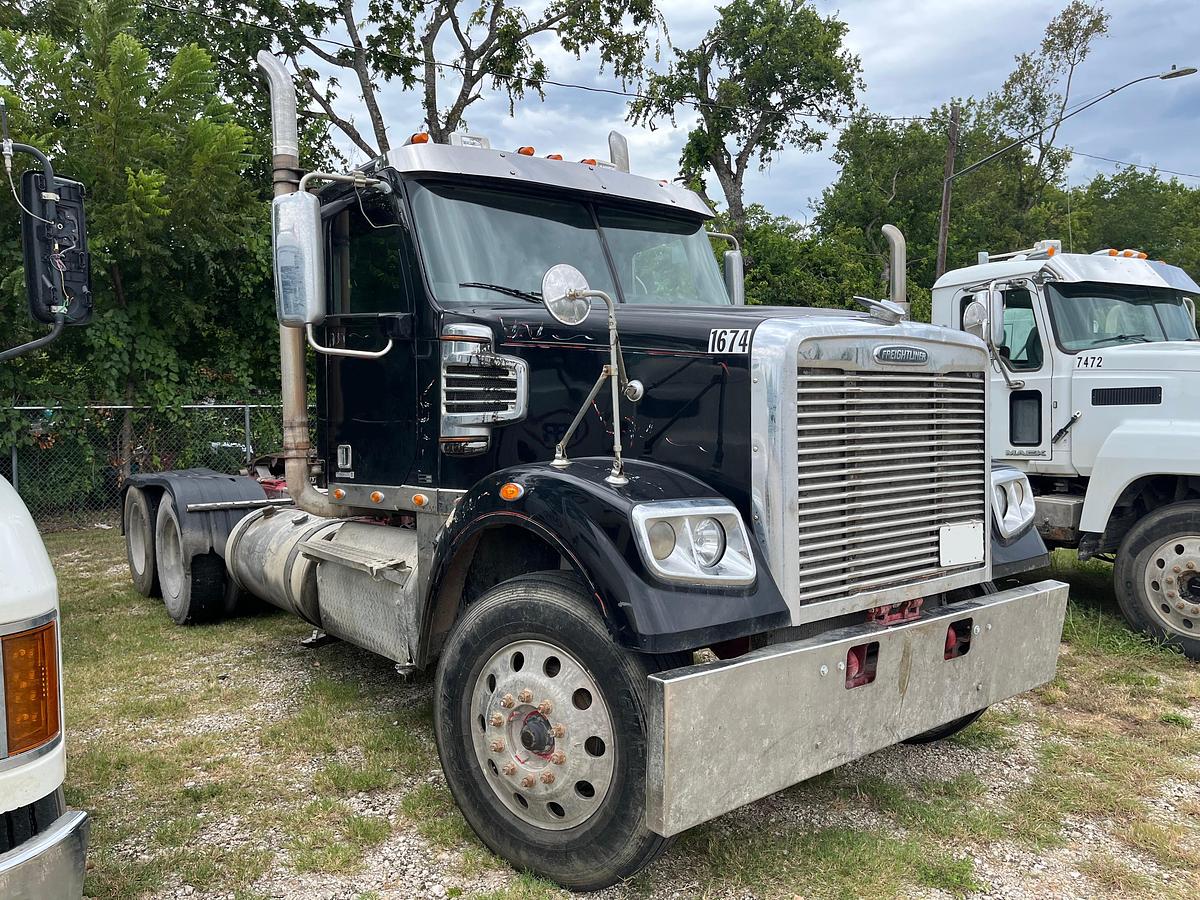 Used 2011 Freightliner Coronado 122SD Day Cab