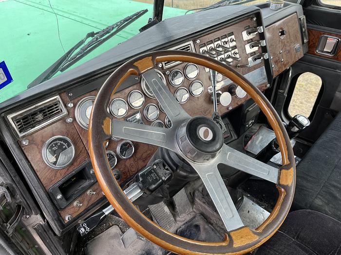 Used 1993 Peterbilt 379 Day Cab