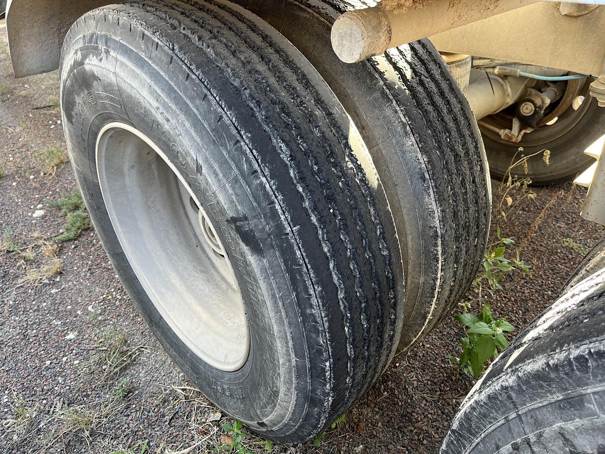 Used 2015 Tytal 1060 Pneumatic Trailer