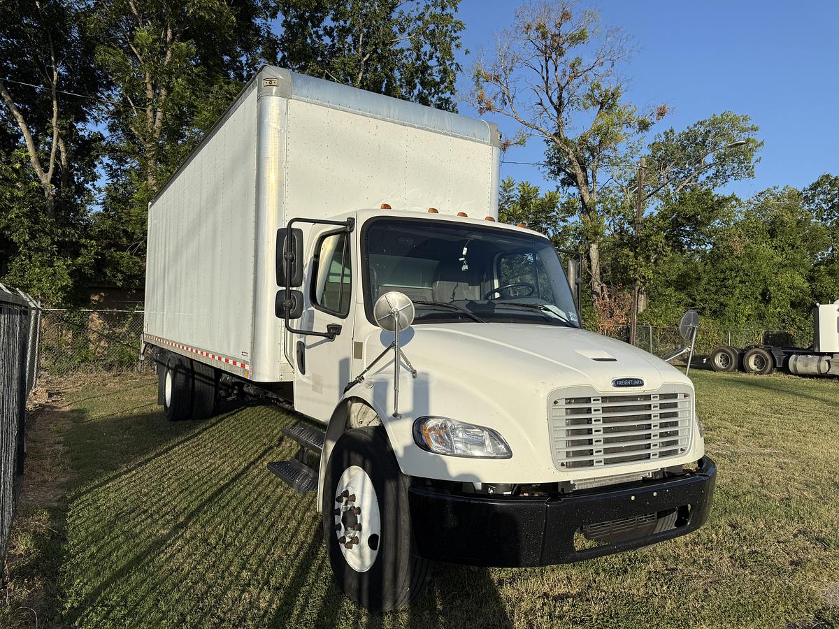Used 2021 Freightliner 26' M2