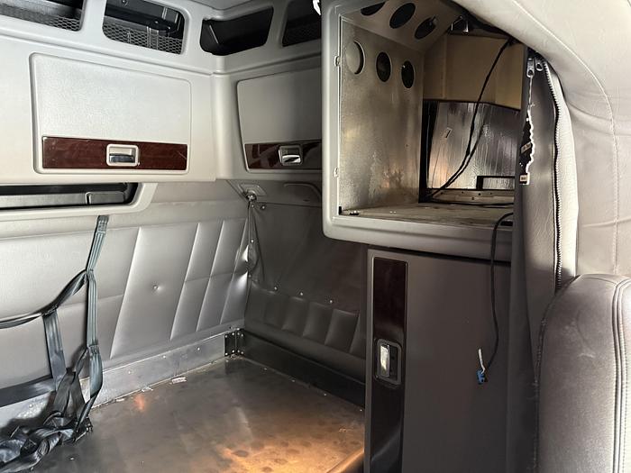 Used 2024 Peterbilt 389