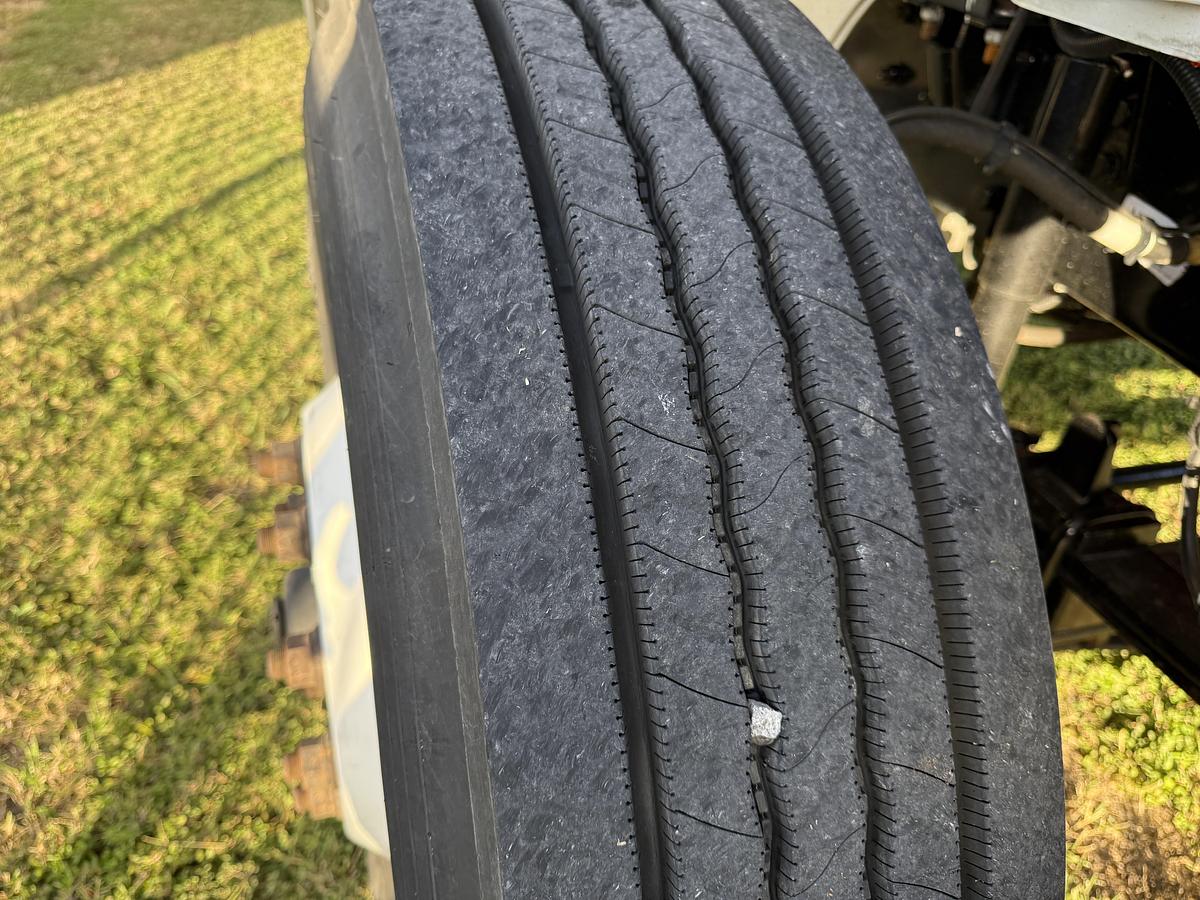 Used 2021 Freightliner 26' M2