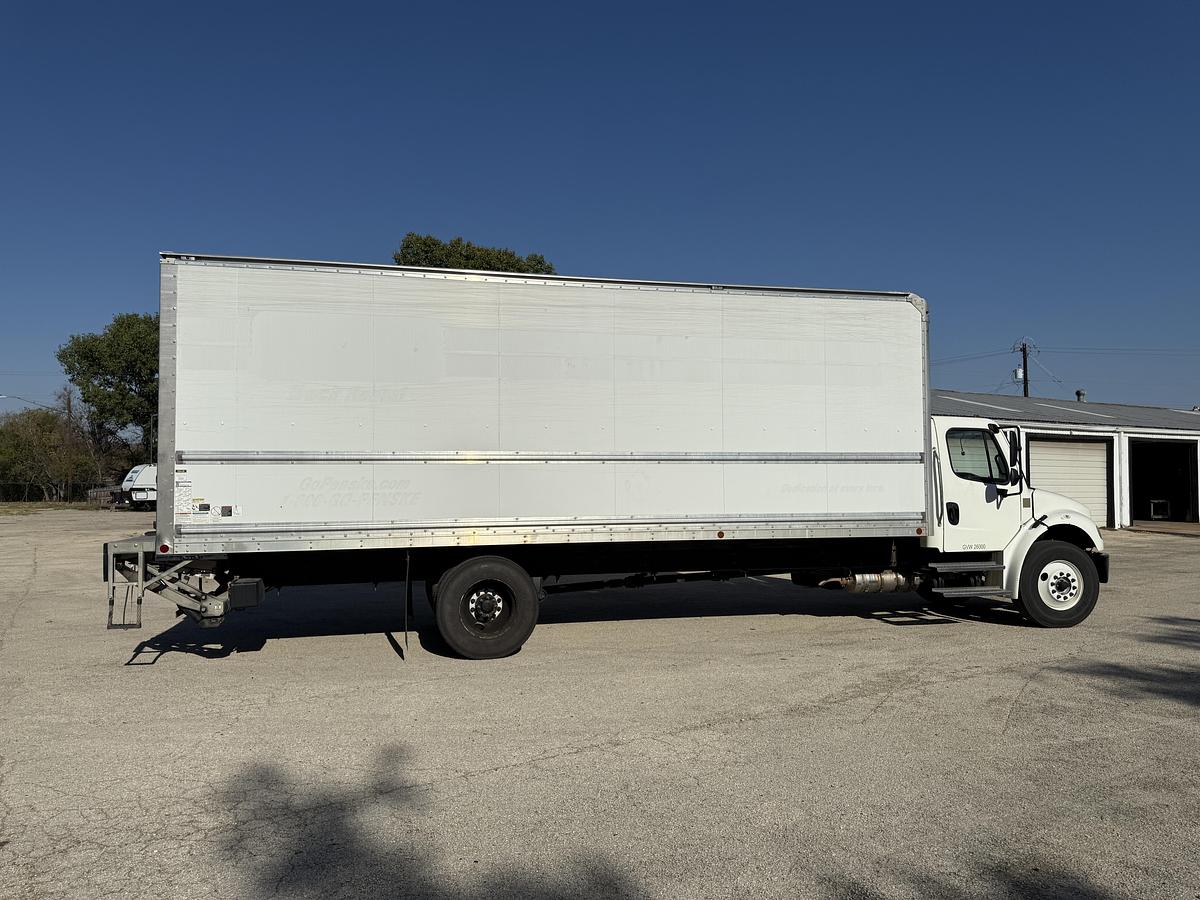 Used 2021 Freightliner 26' M2 106