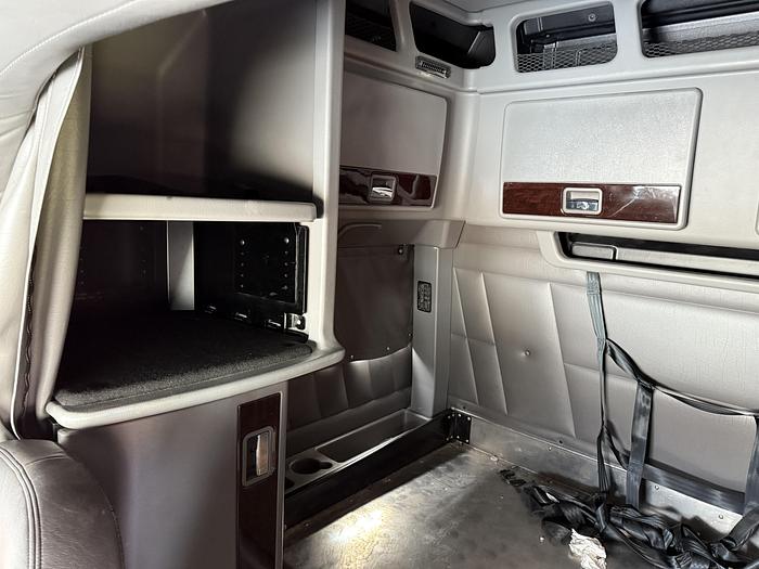 Used 2024 Peterbilt 389